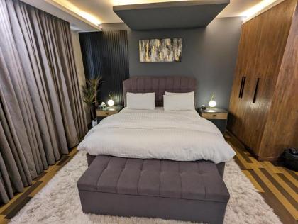 Goldcrest Mall One-bed Penthouse - image 3