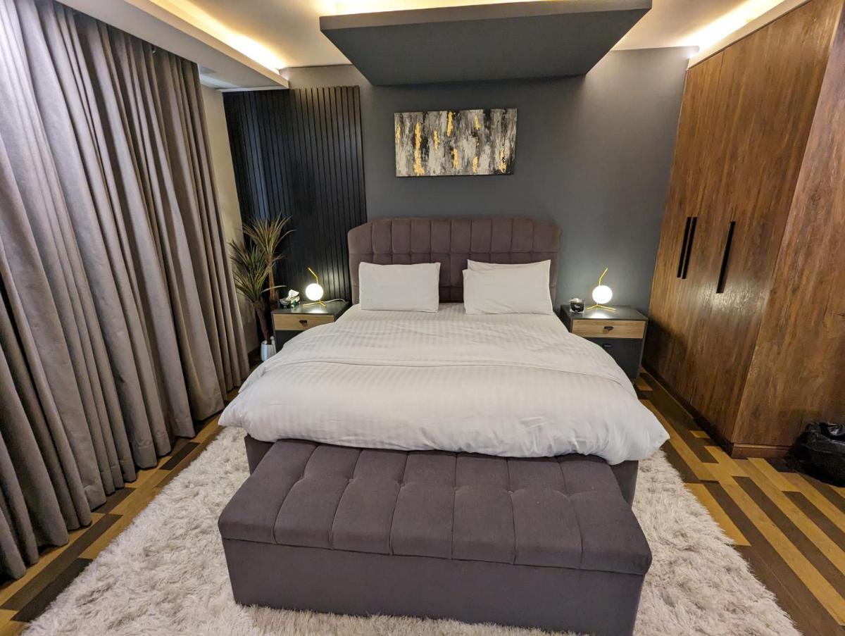 Goldcrest Mall One-bed Penthouse - image 3