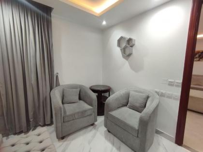 Luxurious Appartment in GOLDCREST DHA Lahore - image 10