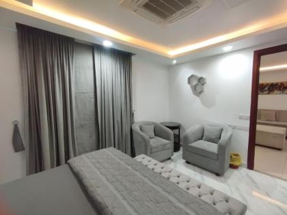 Luxurious Appartment in GOLDCREST DHA Lahore - image 11