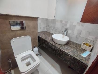 Luxurious Appartment in GOLDCREST DHA Lahore - image 18