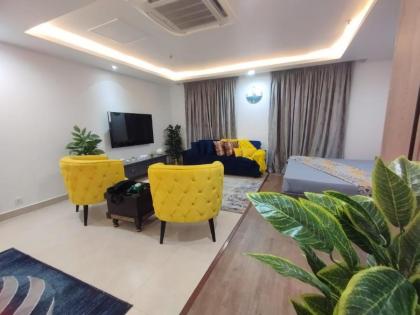 Luxurious Appartment in GOLDCREST DHA Lahore - image 20