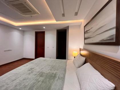 Luxurious Appartment in GOLDCREST DHA Lahore - image 5