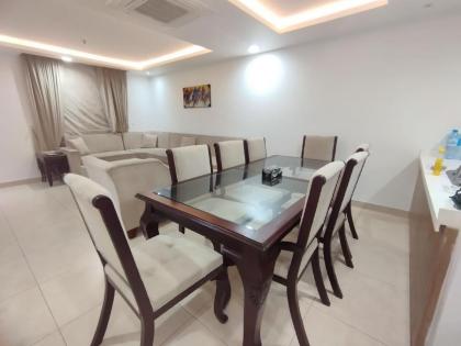 Luxurious Appartment in GOLDCREST DHA Lahore - image 6