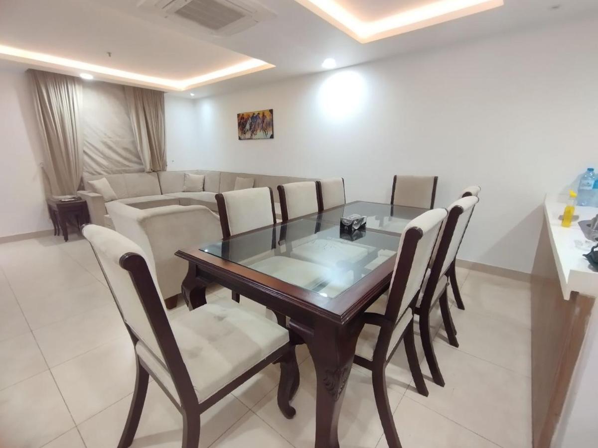 Luxurious Appartment in GOLDCREST DHA Lahore - image 6