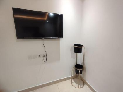 Luxurious Appartment in GOLDCREST DHA Lahore - image 7