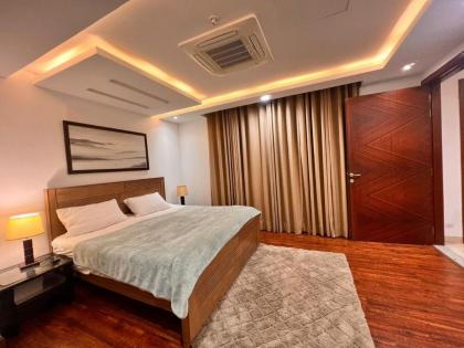 Luxurious Appartment in GOLDCREST DHA Lahore - image 8