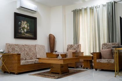 Gulberg Luxe Living 2-BR Apartment
