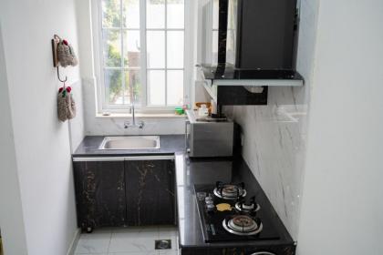 Gulberg Luxe Living 2-BR Apartment - image 15