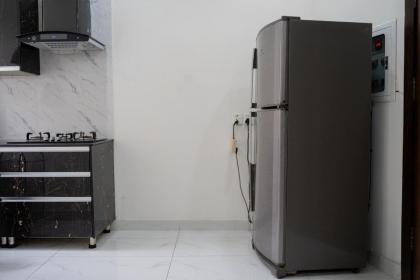 Gulberg Luxe Living 2-BR Apartment - image 16