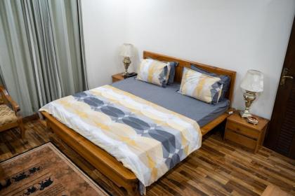 Gulberg Luxe Living 2-BR Apartment - image 17