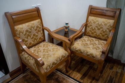 Gulberg Luxe Living 2-BR Apartment - image 24