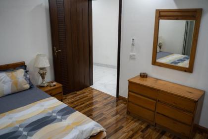 Gulberg Luxe Living 2-BR Apartment - image 25