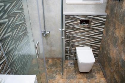 Gulberg Luxe Living 2-BR Apartment - image 27