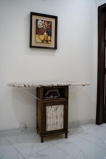 Gulberg Luxe Living 2-BR Apartment - image 29