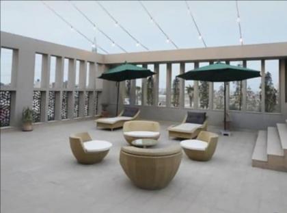 U&S Holiday Homes Gym Pool Wi-Fi High Floor - image 3