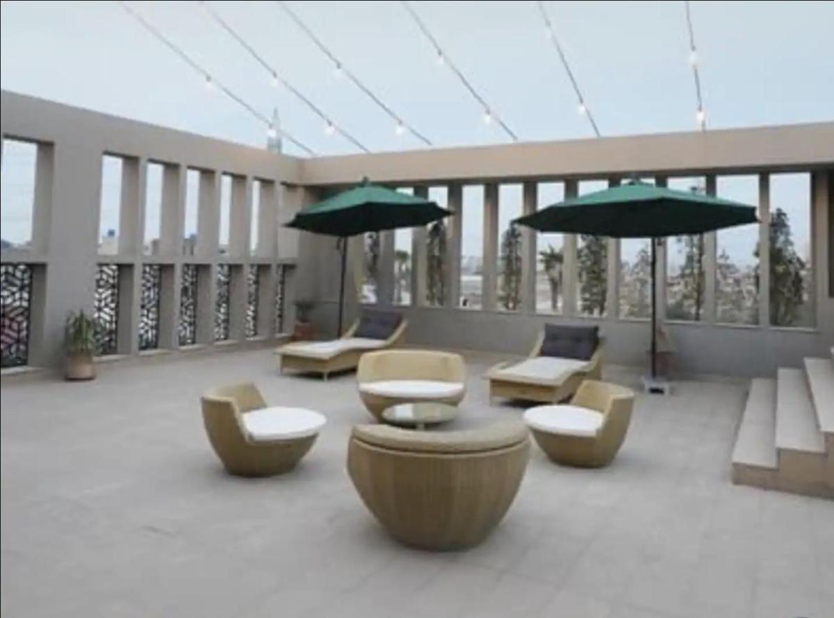 U&S Holiday Homes Gym Pool Wi-Fi High Floor - image 3