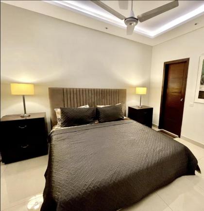 U&S Holiday Homes Gym Pool Wi-Fi High Floor - image 7