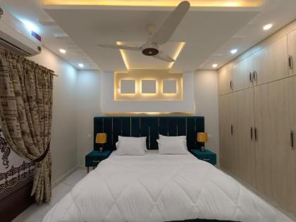 ONE BED FULL LUXURY APARTMNET FOR RENT (Daily and weekly basis) Lahore