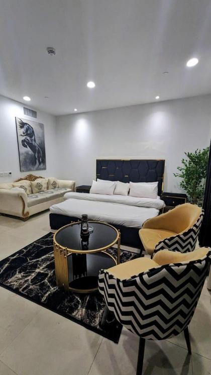 Penta Square Luxury Studio Apartment - image 4