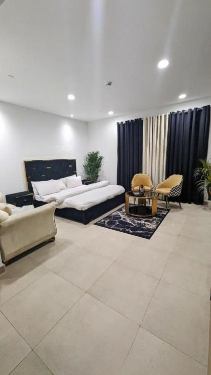 Penta Square Luxury Studio Apartment - image 6