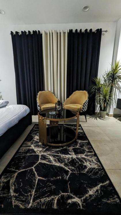 Penta Square Luxury Studio Apartment - image 7