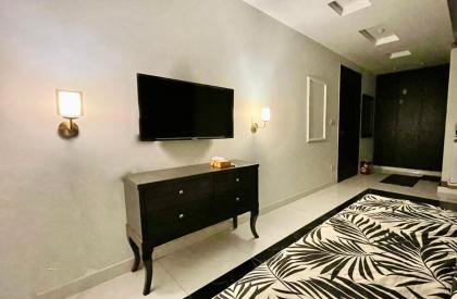 Ultra muse Studio Apartment - image 3