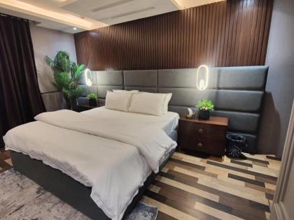 Goldcrest Mall Luxury Two-bed Apartment