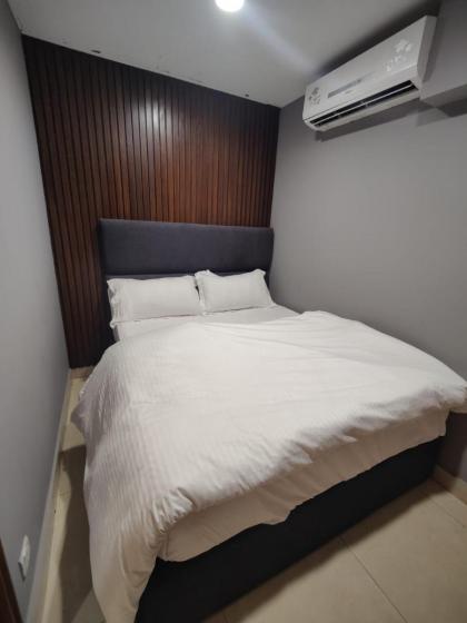 Goldcrest Mall Luxury Two-bed Apartment - image 4