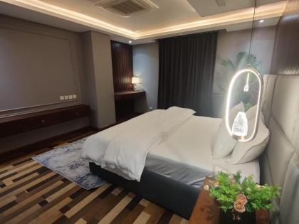 Goldcrest Mall Luxury Two-bed Apartment - image 9