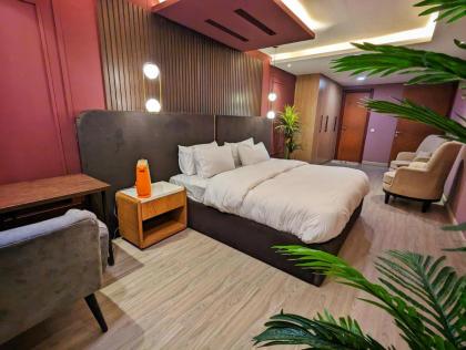 Goldcrest Mall Three-bed Luxury Suite