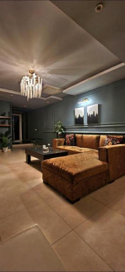 Heavenly Highrise 1 BR Apartment Gold Crest DHA - image 4