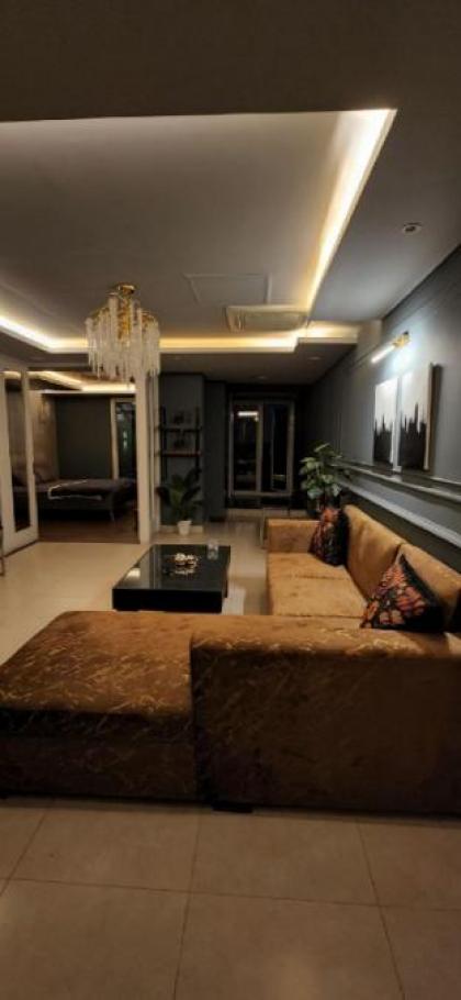 Heavenly Highrise 1 BR Apartment Gold Crest DHA - image 5