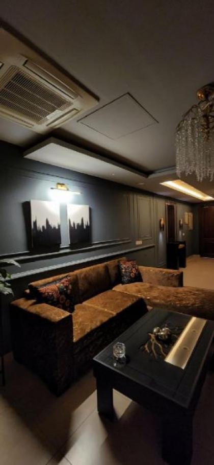 Heavenly Highrise 1 BR Apartment Gold Crest DHA - image 6