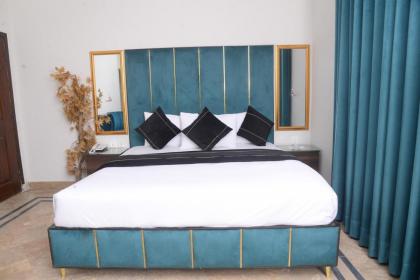 Hotel Five Season Lahore - image 17