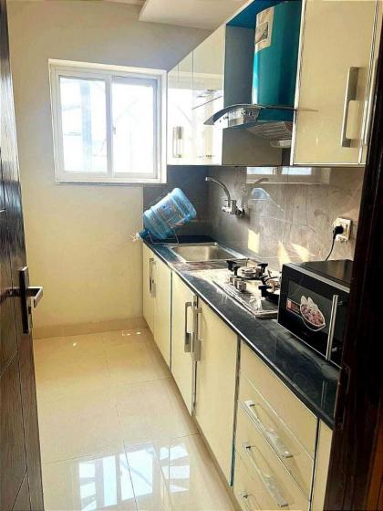 SWEET ROOMS IN BAHRIA LAHORE - image 2