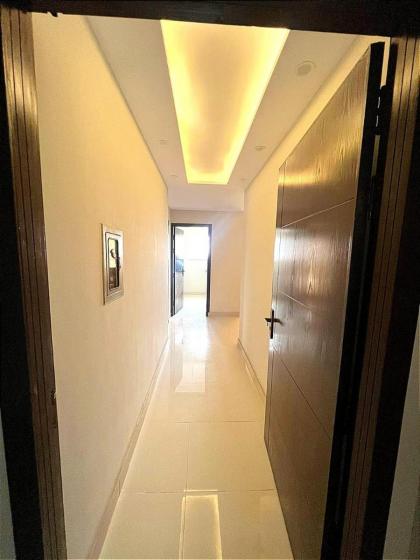 SWEET ROOMS IN BAHRIA LAHORE - image 3