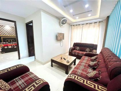 SWEET ROOMS IN BAHRIA LAHORE - image 5